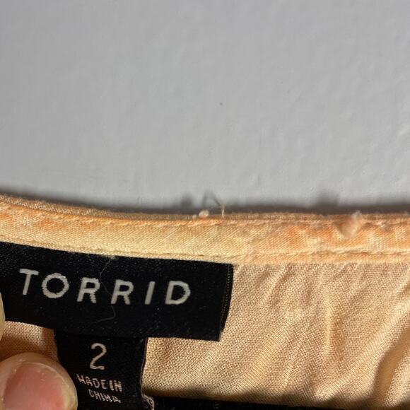 Torrid, Size 2X, Orange/Pink Swiss Dot Blouse, Lightweight, V-Neck, Flowy - Picture 3 of 8